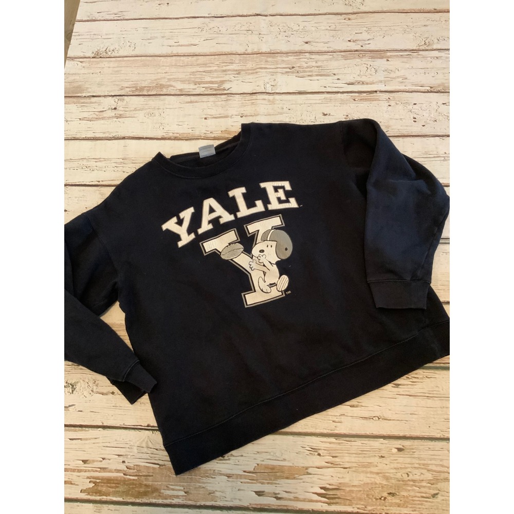 Peanuts Yale University Snoopy Football Sweatshirt Black Crewneck Large